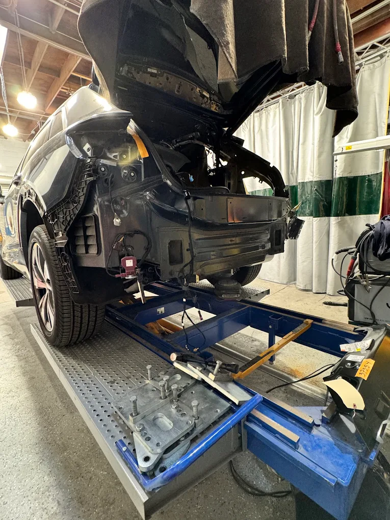 Eli's Collision Repair at Mid-Wilshire