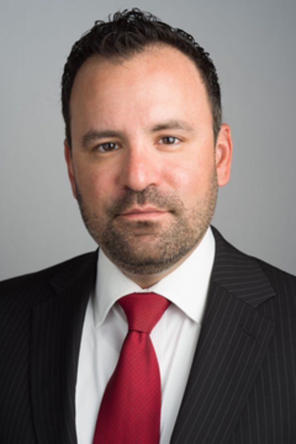 Edward Jones : Joe De La Garza