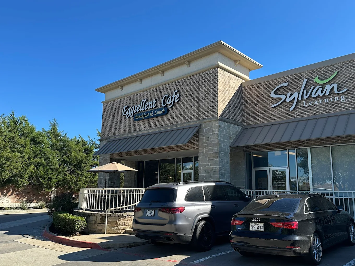 Eggsellent Cafe