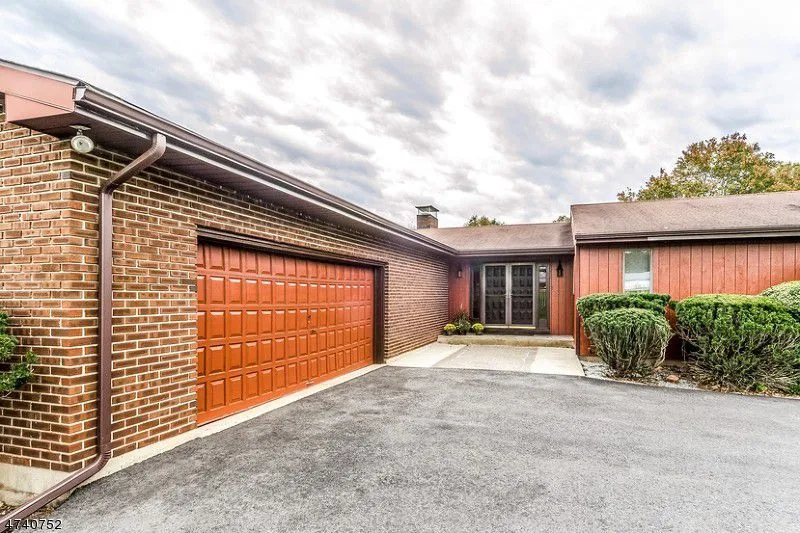 Girard's Garage Door Repair Service
