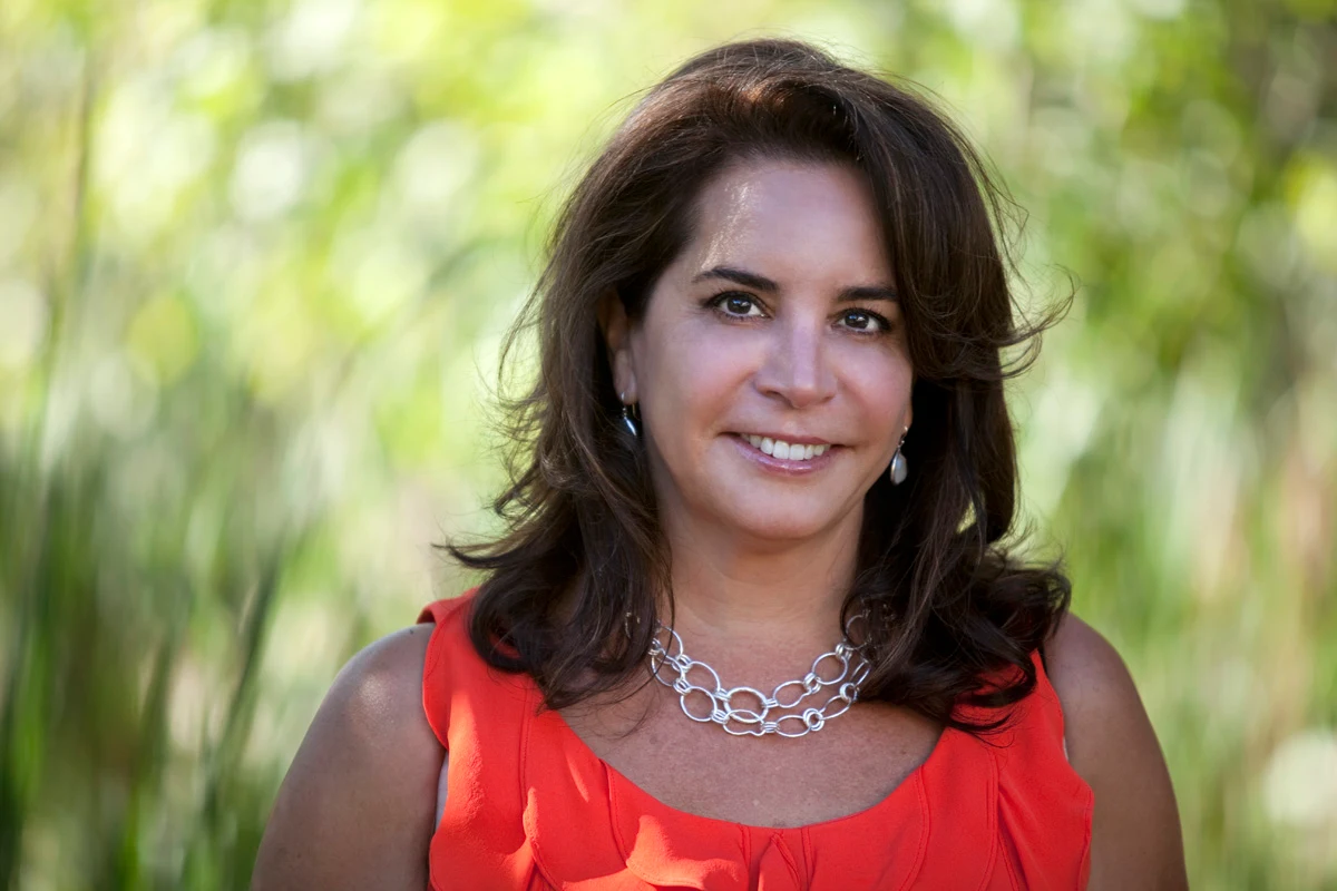 The AR Group, LLC : Victoria Aguilar 