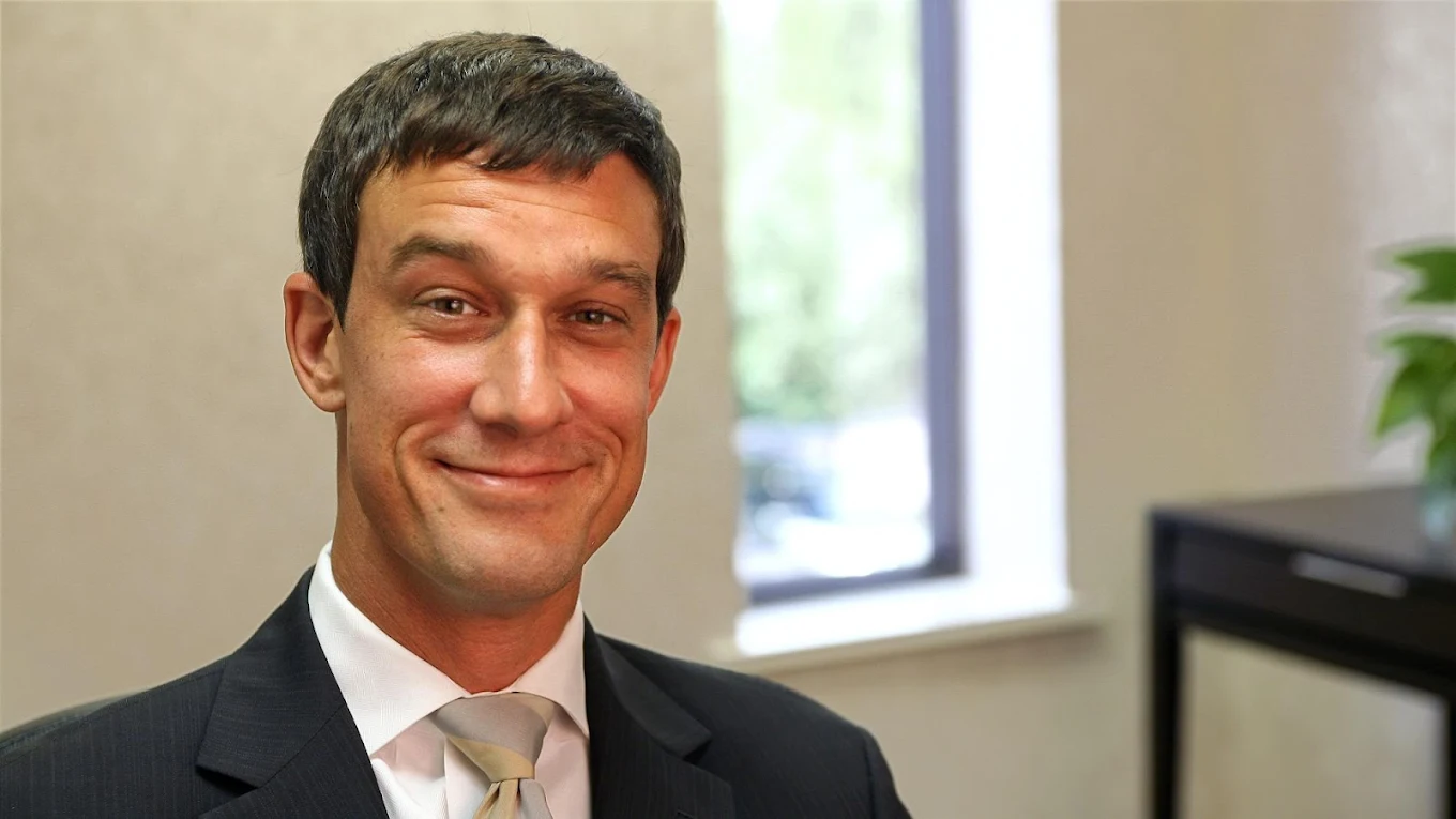 Dutton Legal Group LLC : Mark Dutton, Esq.