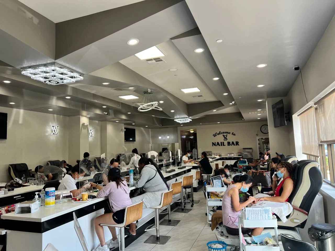 Vernis Sage Nail Bar Long Beach