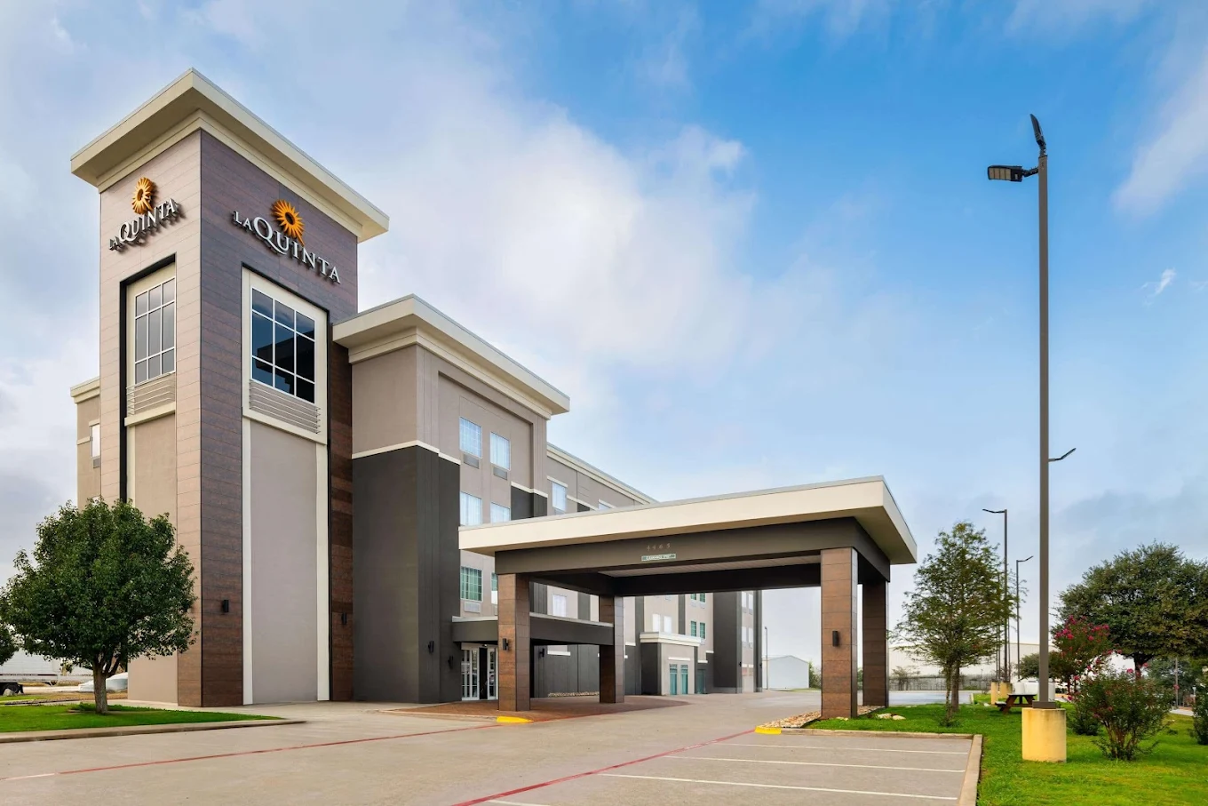 La Quinta Inn & Suites