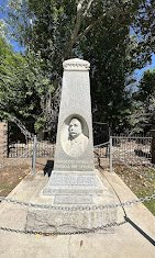 Fritz Guenther Statue
