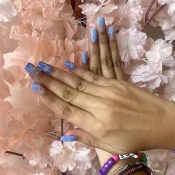 V Nails Bar