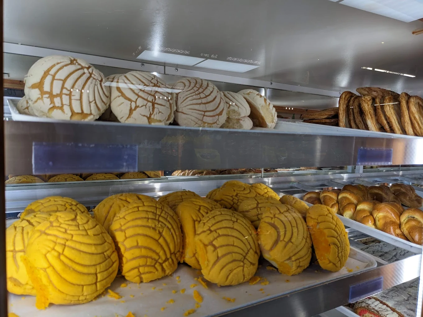 Latinos Bakery