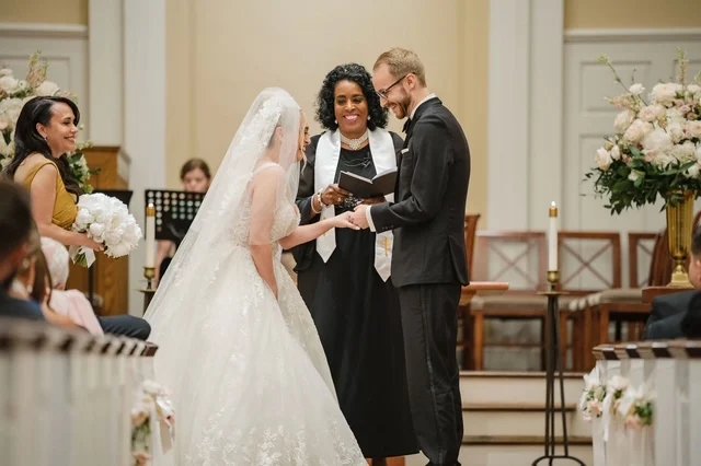 High Global Wedding Officiant : Dr. Vicki
