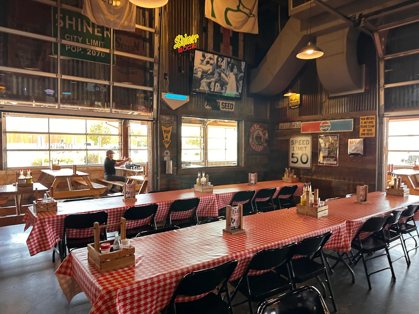 Rudy's "Country Store" and Bar-B-Q