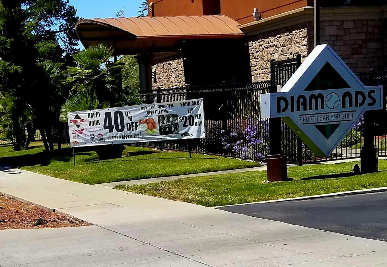 Diamonds Sports Bar & Grill