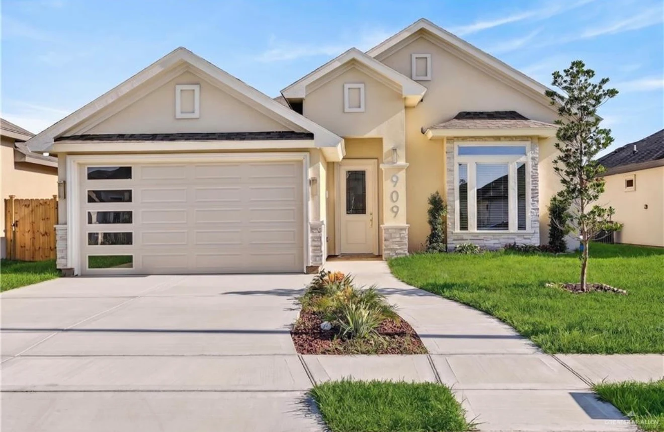Effective Real Estate : Jenny Avellaneda