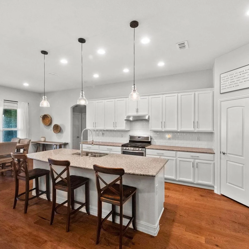 1152 Realty :  Sakina Ismaelbay