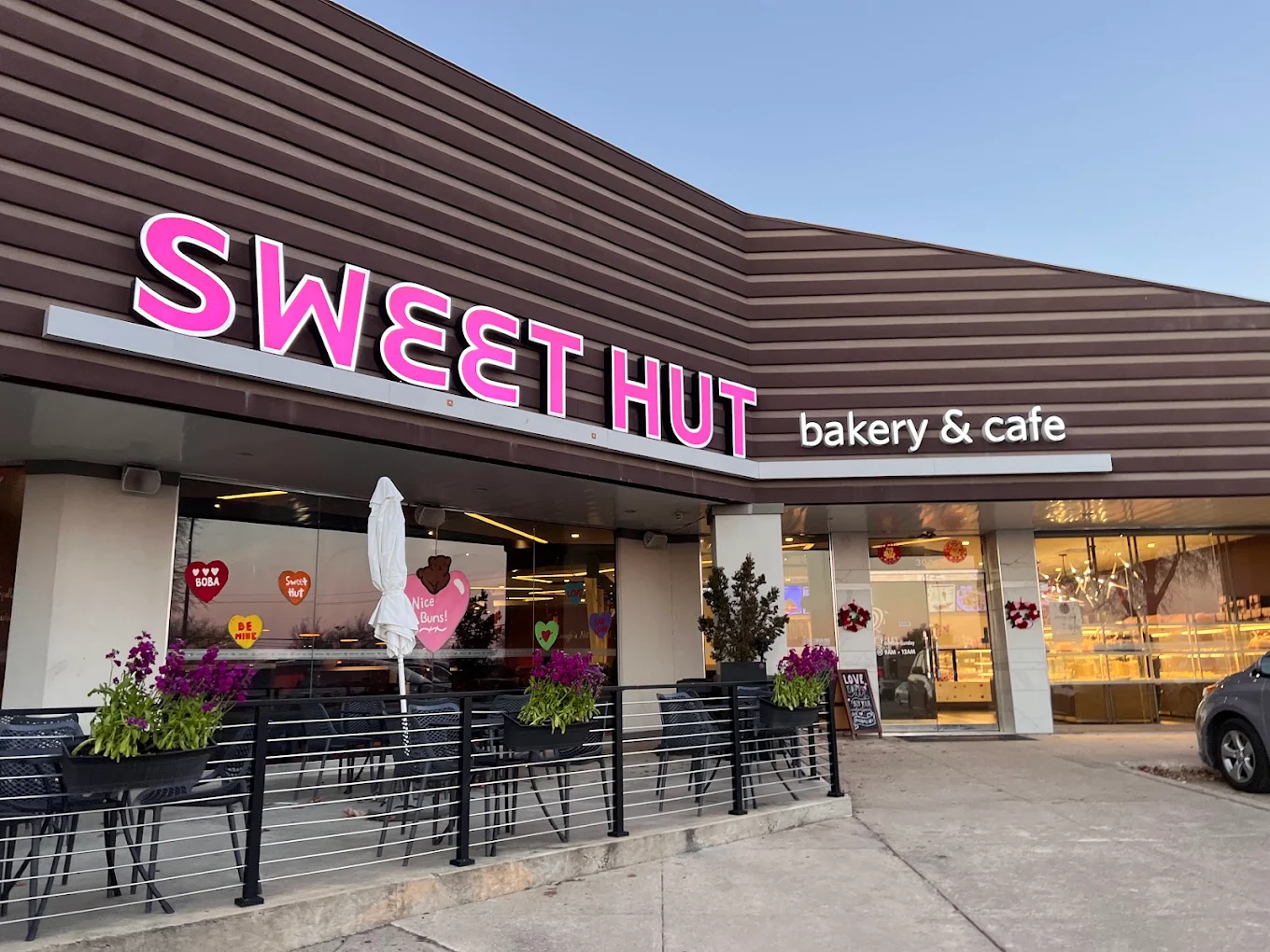 Sweet Hut Bakery & Cafe