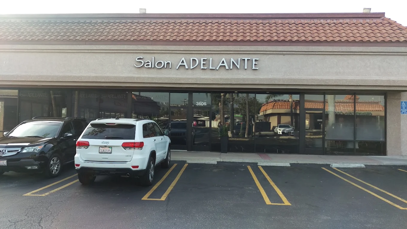 Salon Adelante