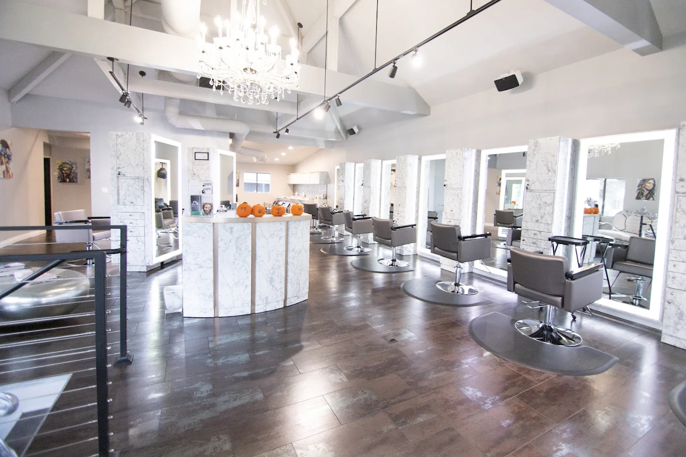 Maison Noire Salon & Spa