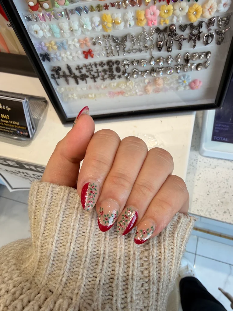 HERBAL NAILS & LASHES