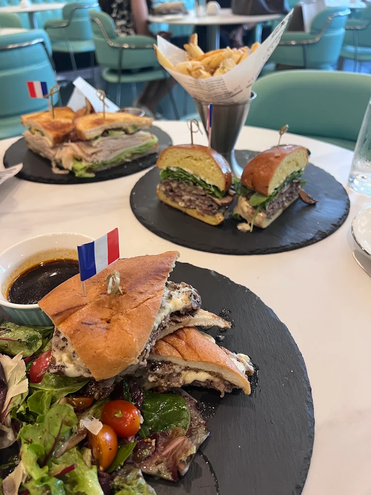 La Parisienne French Bistro