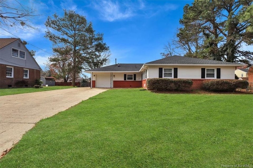 Action Realty : Weddy Carter