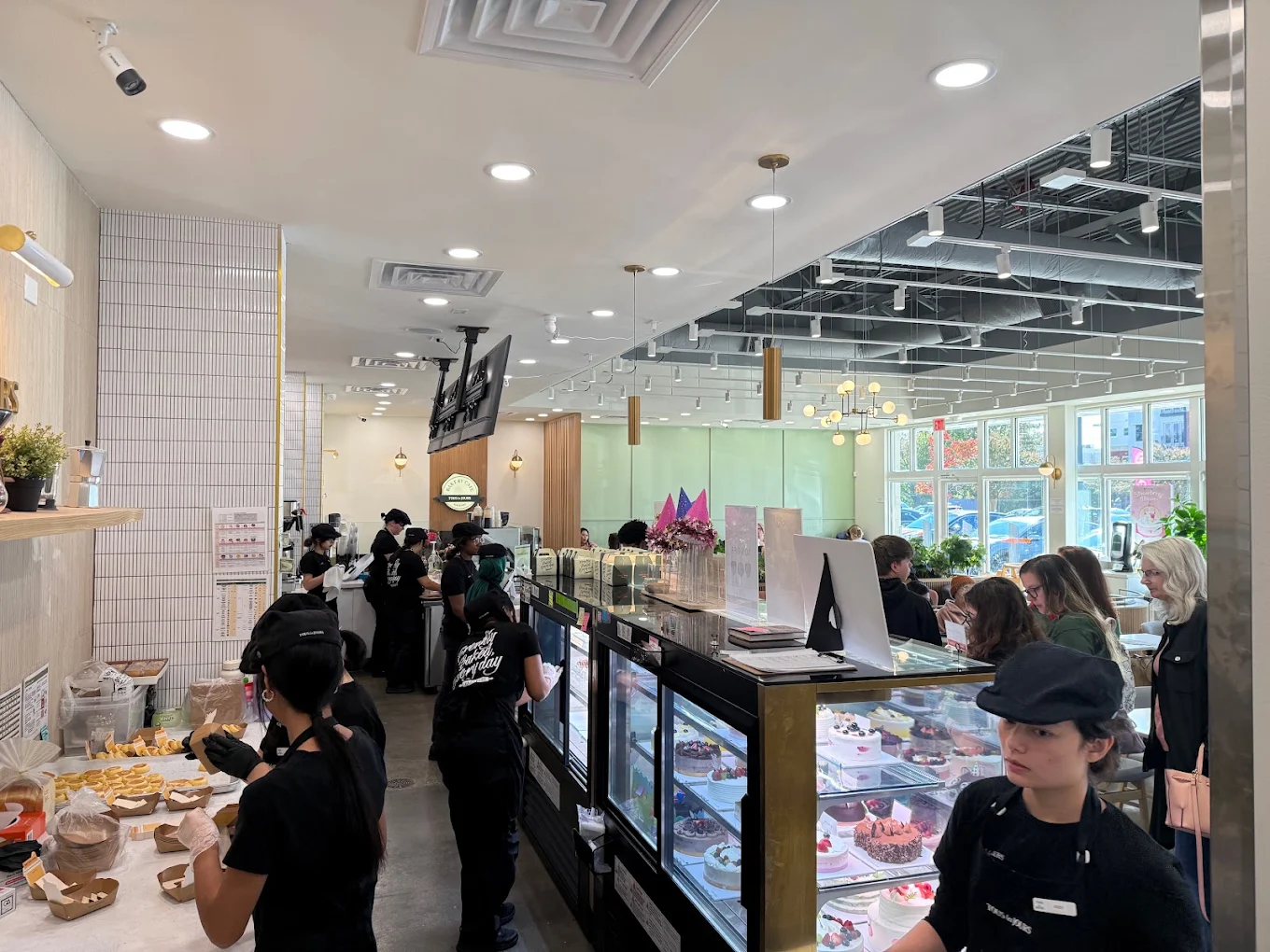 Tous les Jours Bakery & Cafe