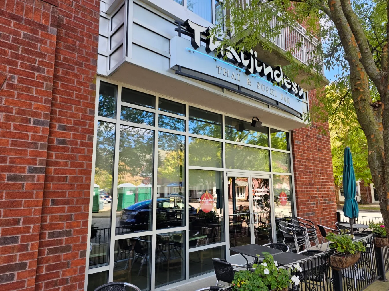 Thaijindesu Thai and Sushi Bar