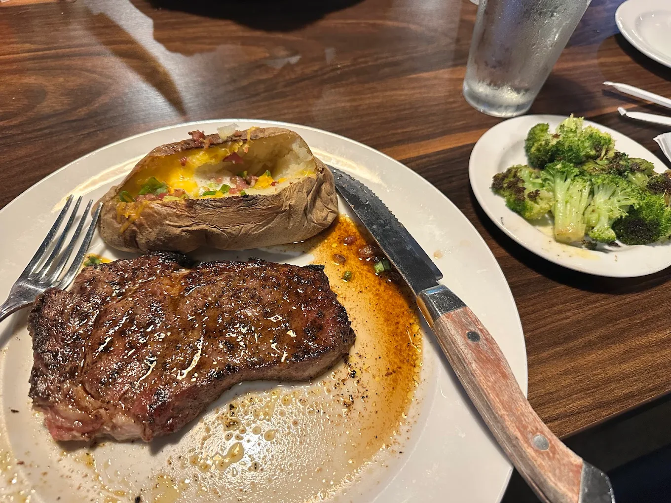 Briquettes Steakhouse