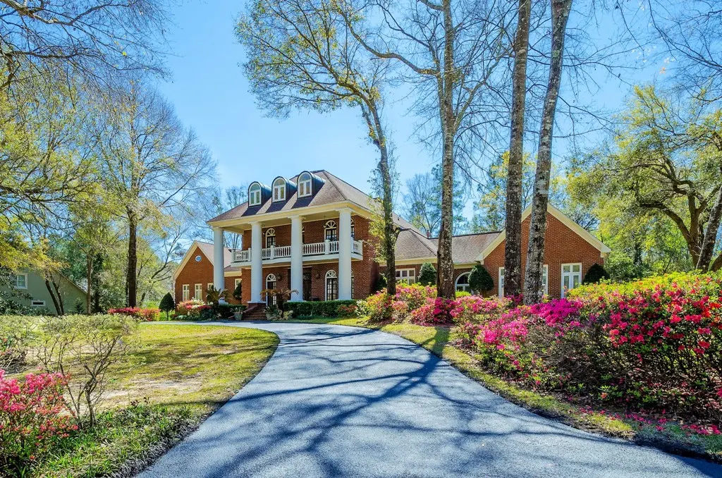 Real Broker LLC : Lisa Granger