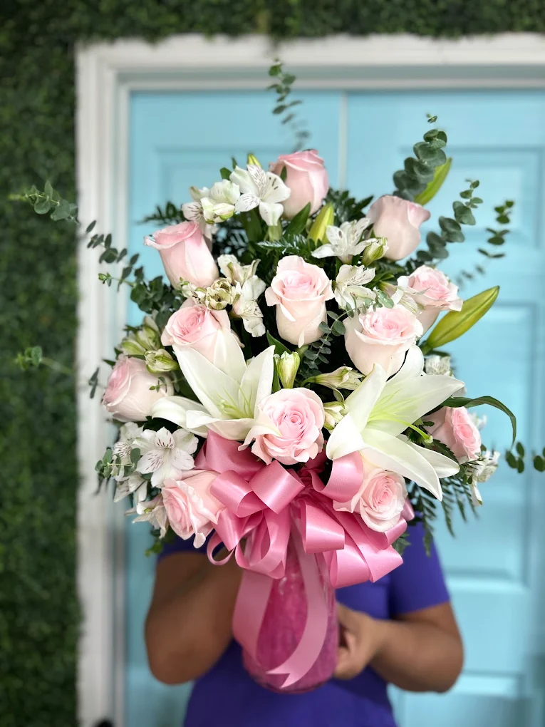 Regina's Flower Shop, LLC
