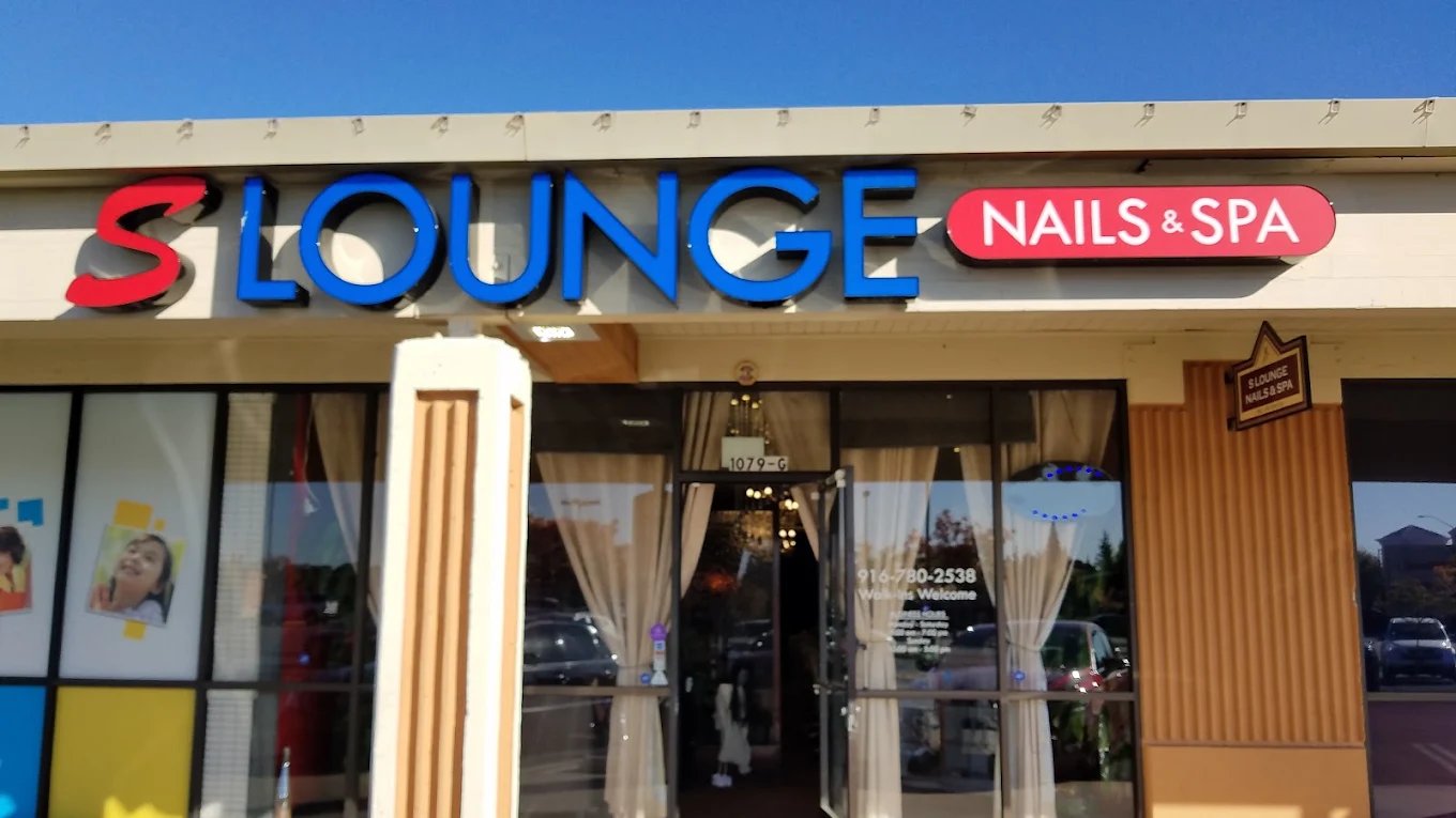 S Lounge Nails and Spa
