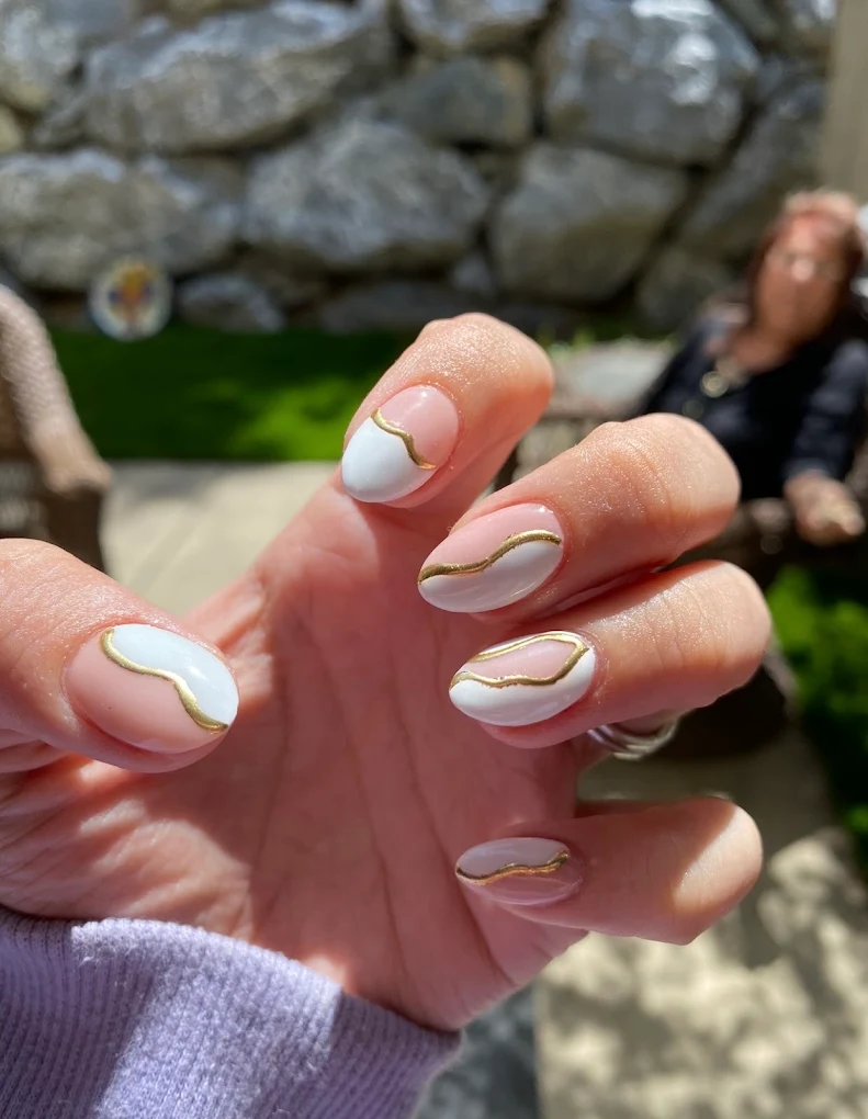 MOSCHINO NAILS