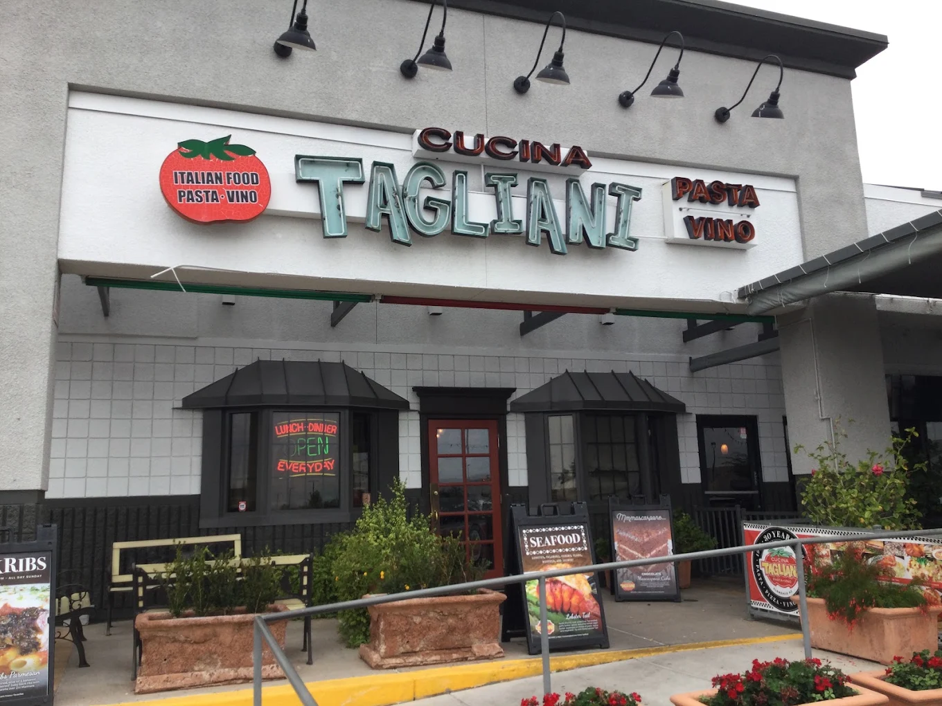 Cucina Tagliani Pasta, Pizza & Vino