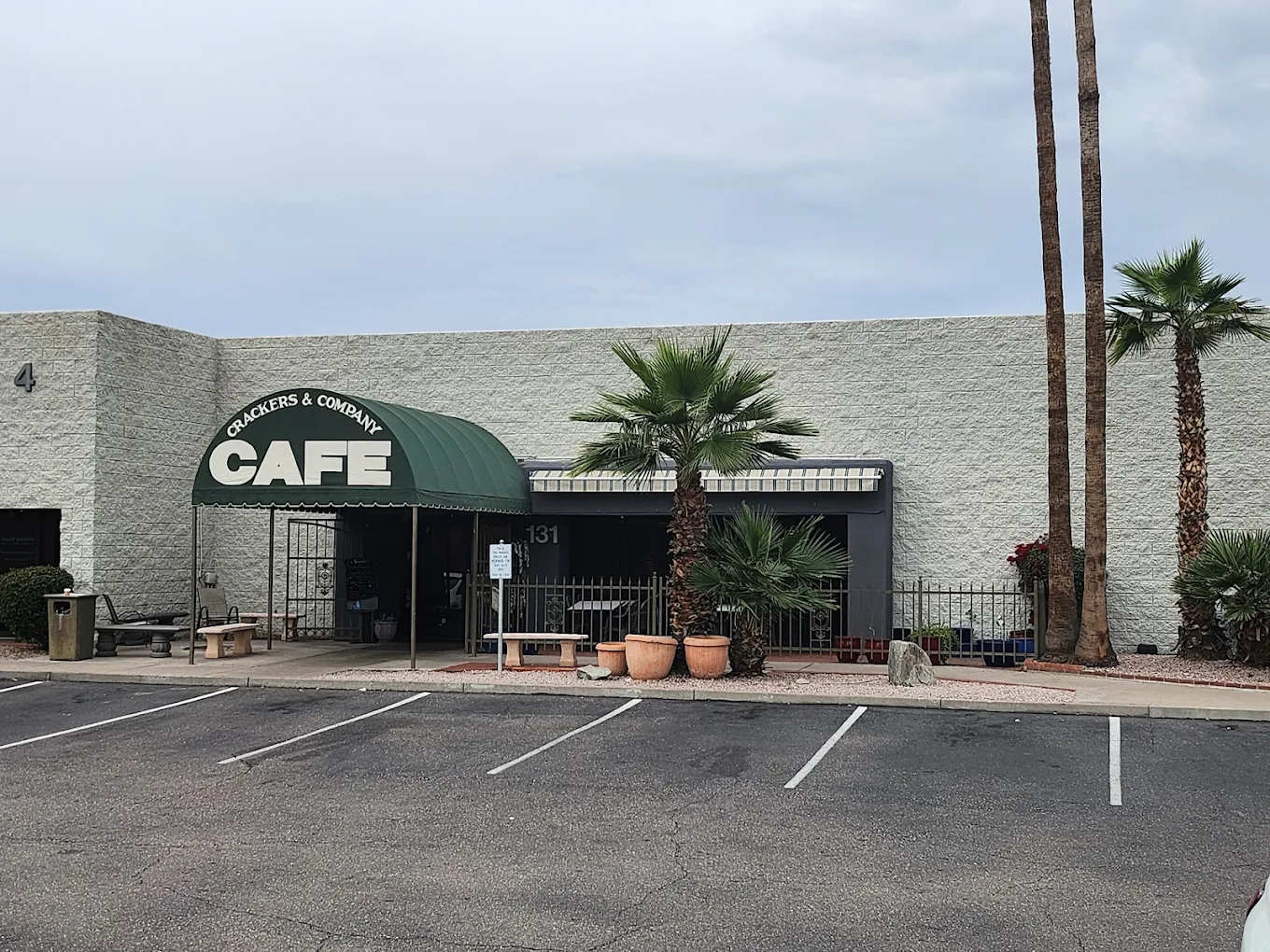 Crackers & Co. Cafe
