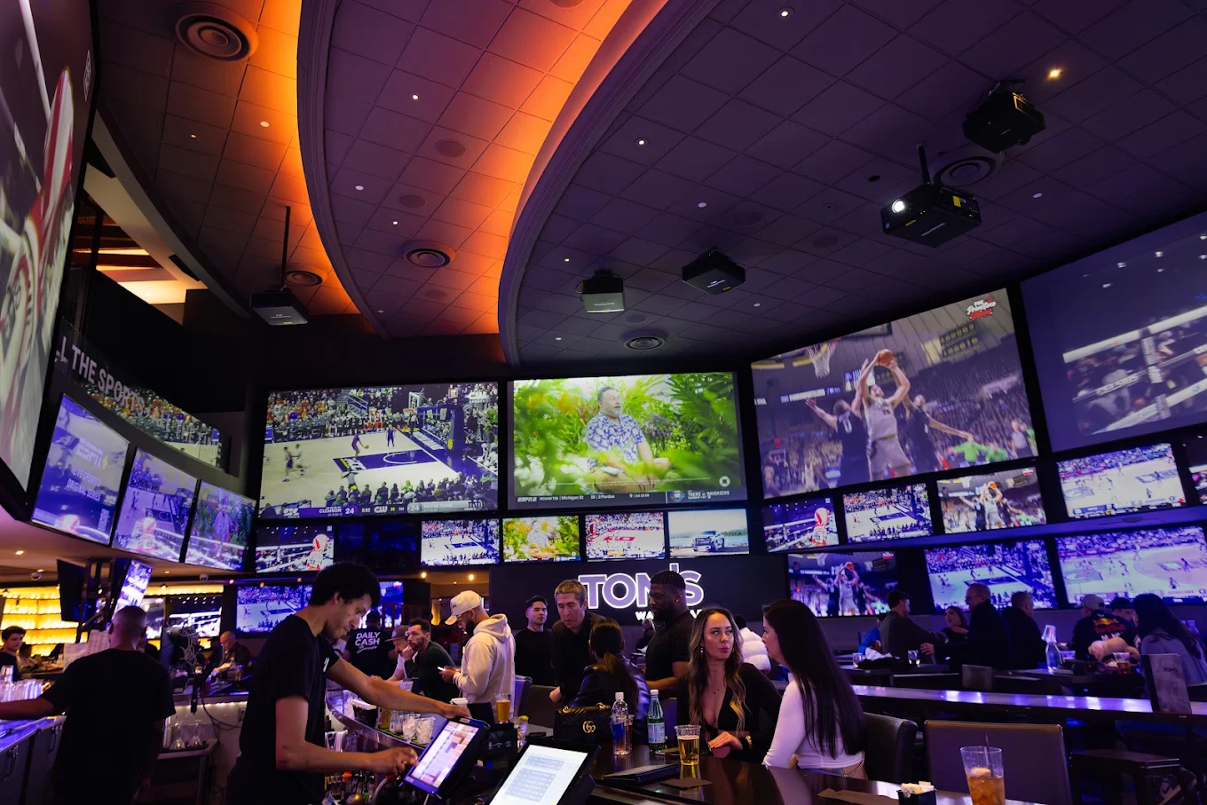 Tom's Watch Bar - Sacramento