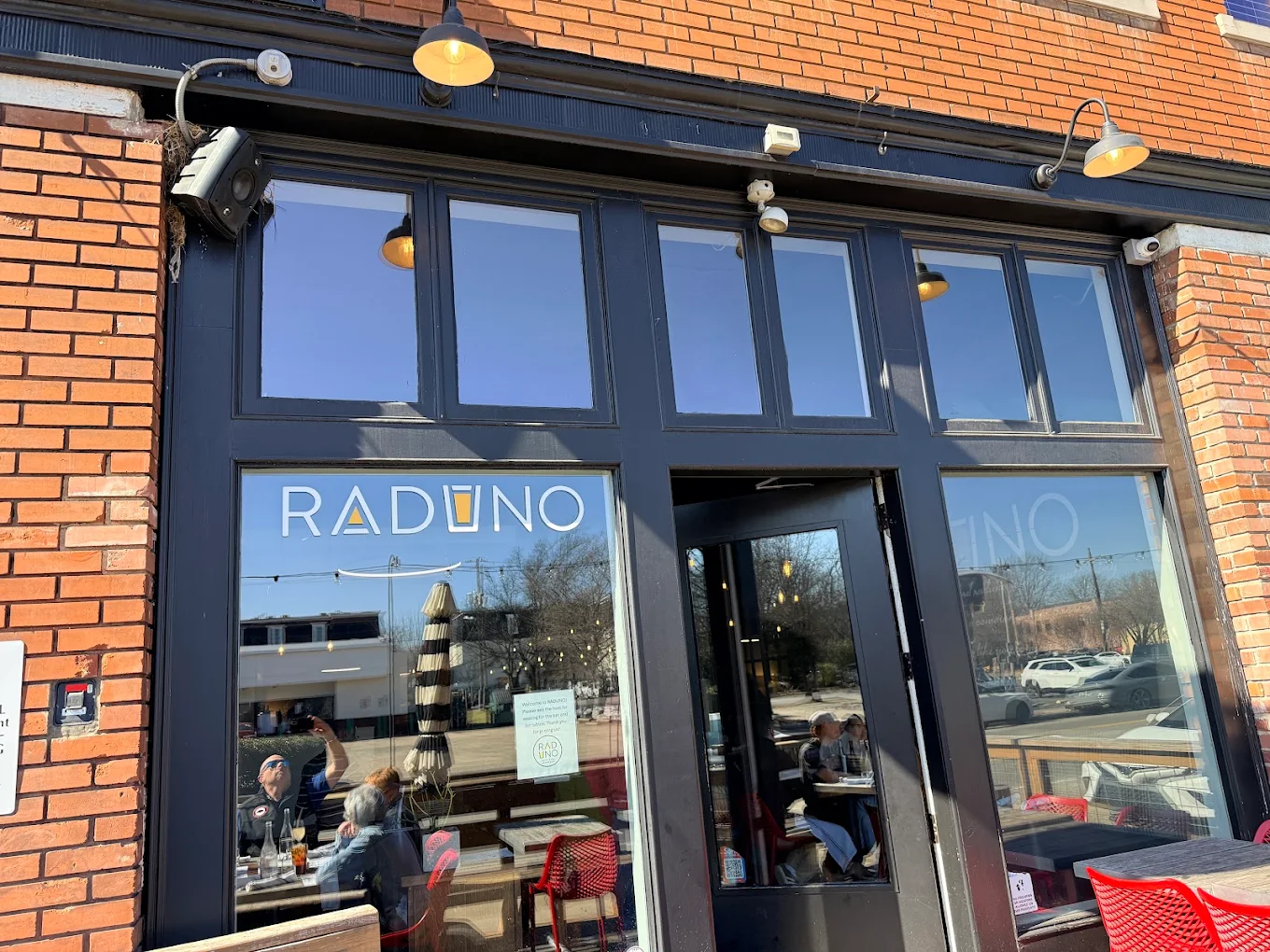 Raduno  Brick Oven & Barroom