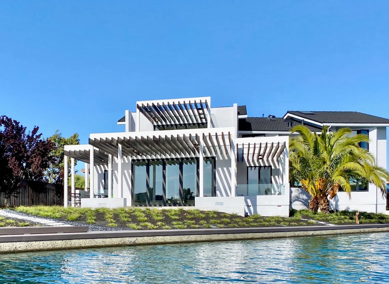 Robert Nebolon Architects LLP