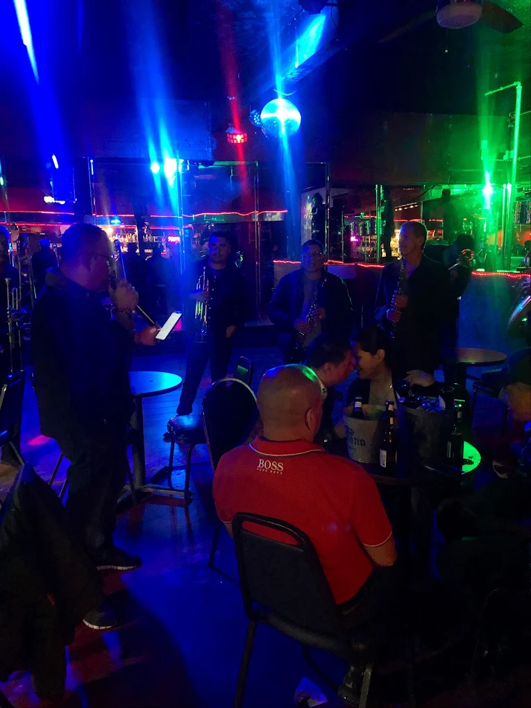 El patron Night Club