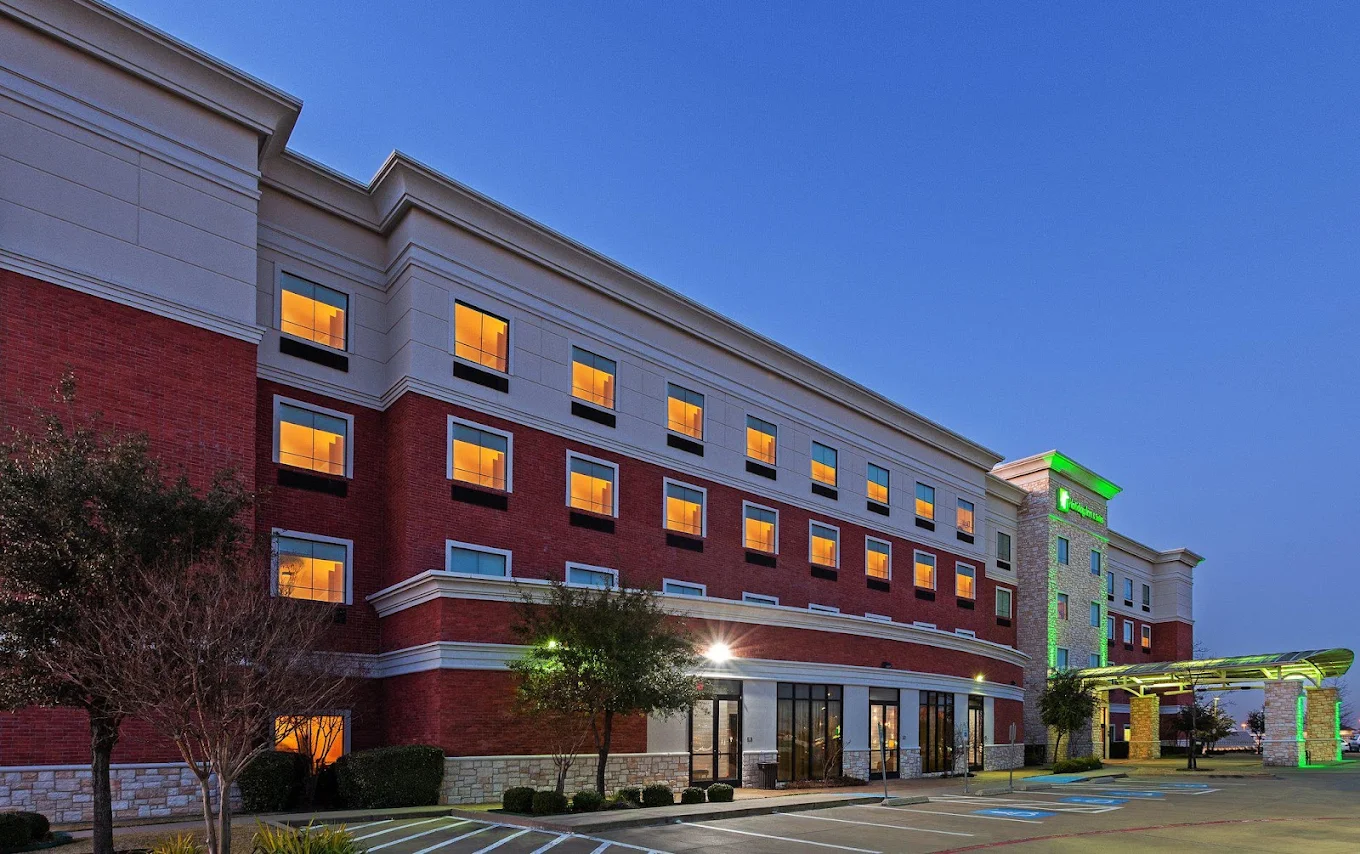 Holiday Inn & Suites McKinney