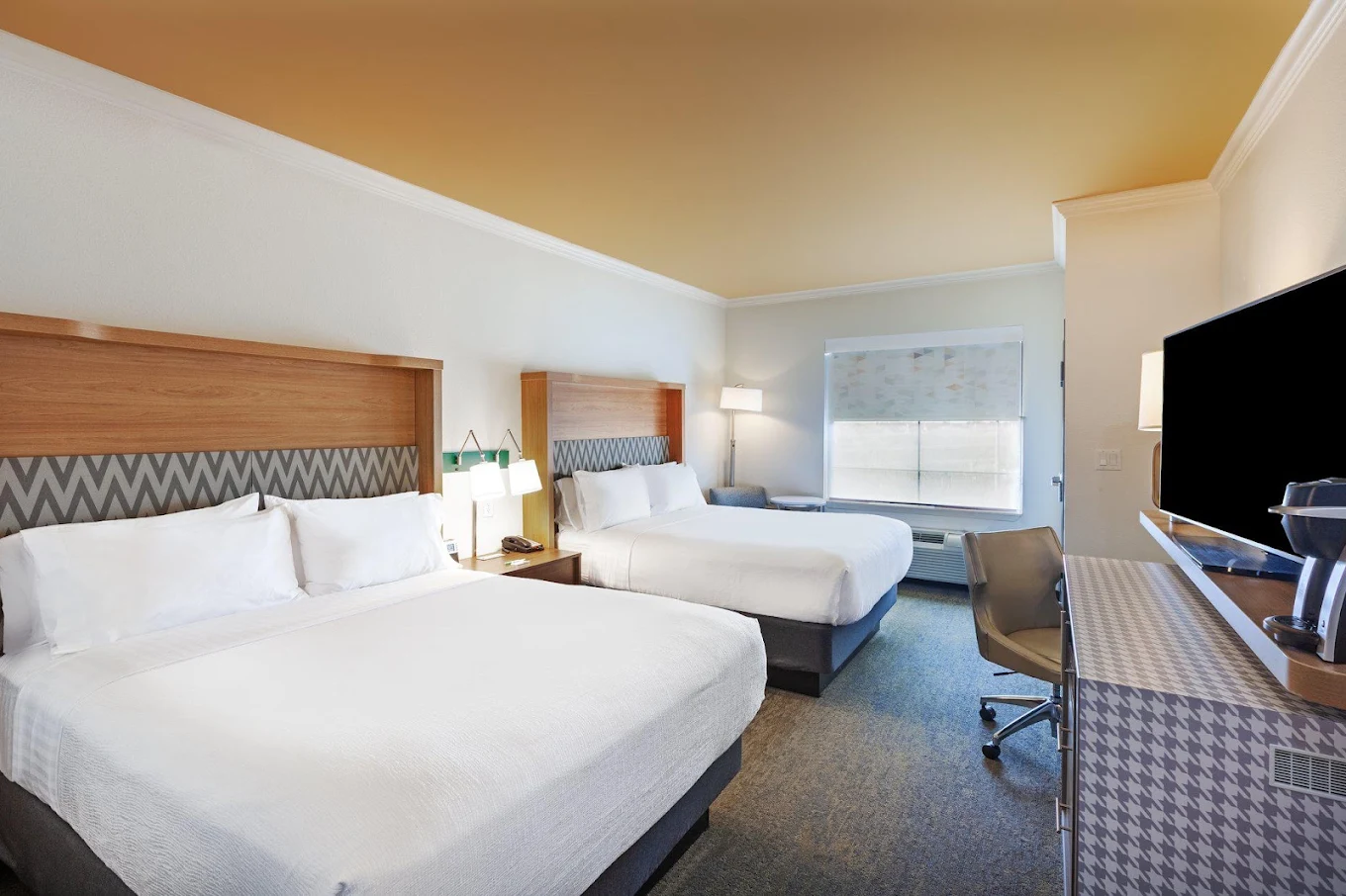 Holiday Inn & Suites McKinney