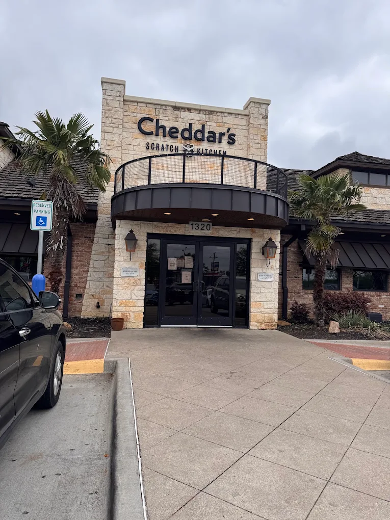 Cheddar's Scratch Kitchen