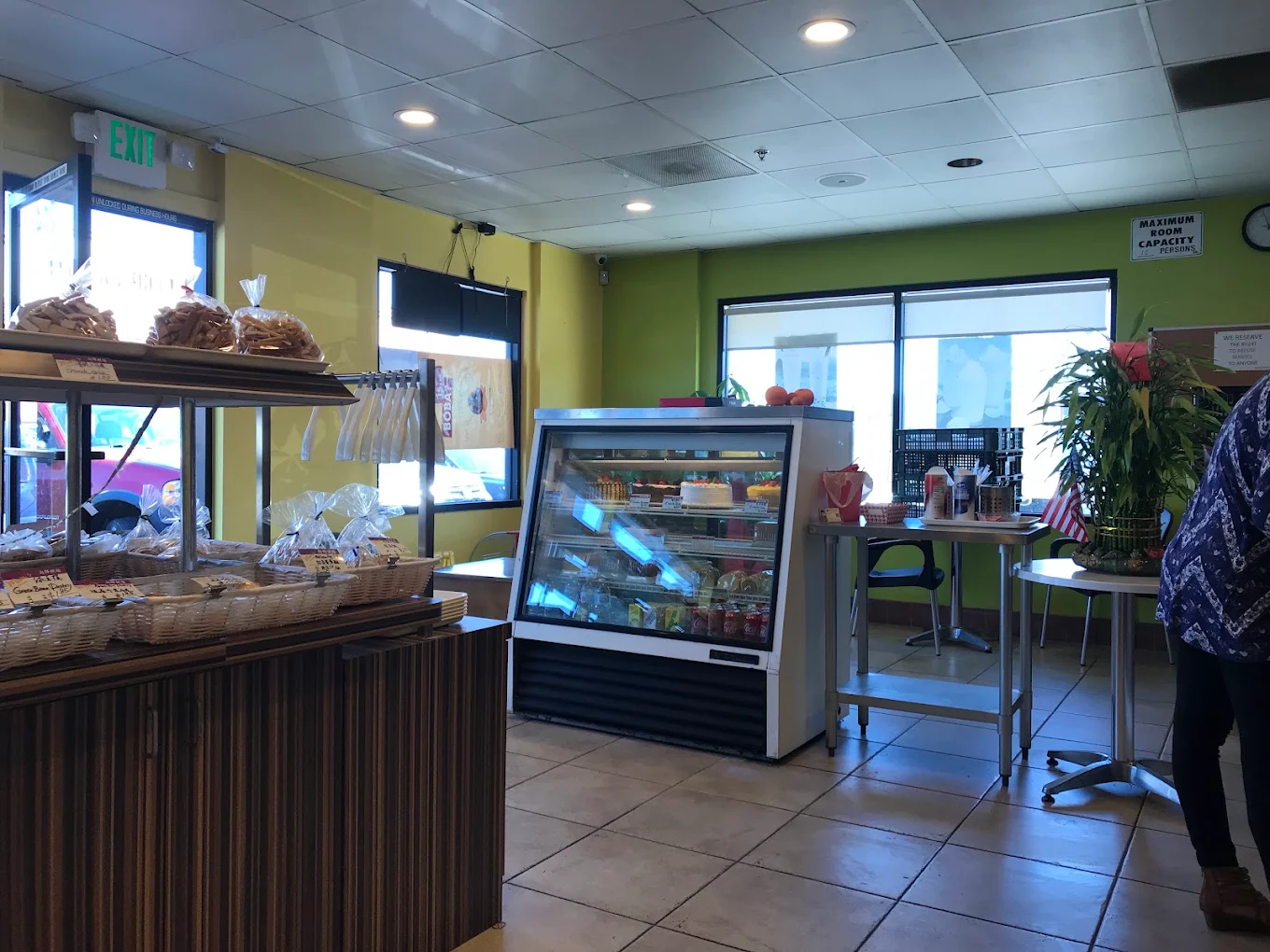 Mom's Bakery & Cafe