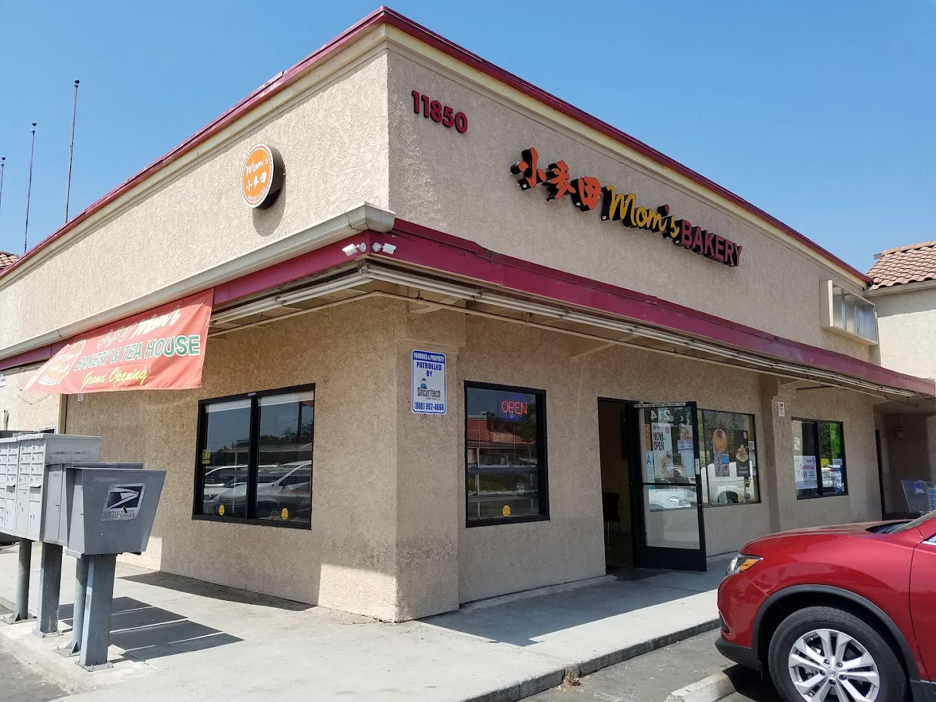 Mom's Bakery & Cafe