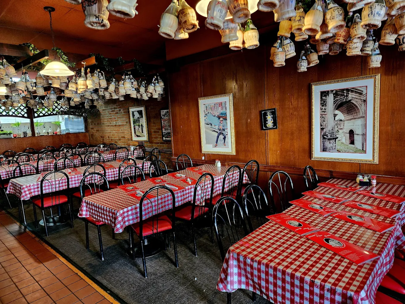 Filippi's Pizza Grotto Escondido