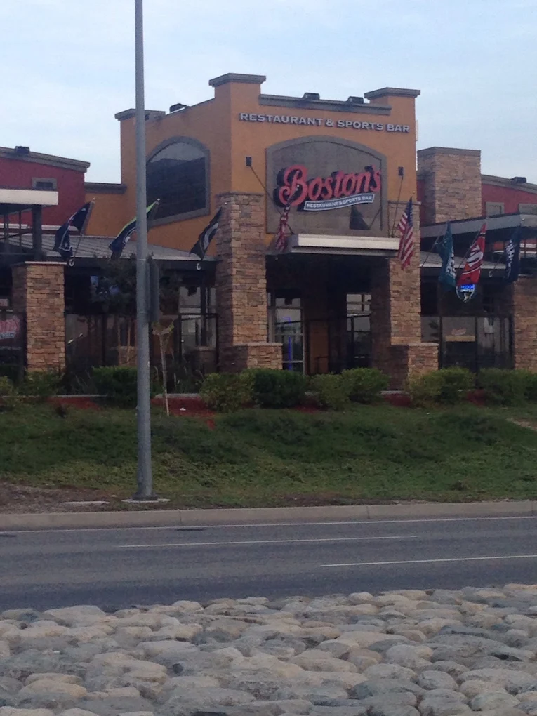 Boston's Pizza Restaurant & Sports Bar