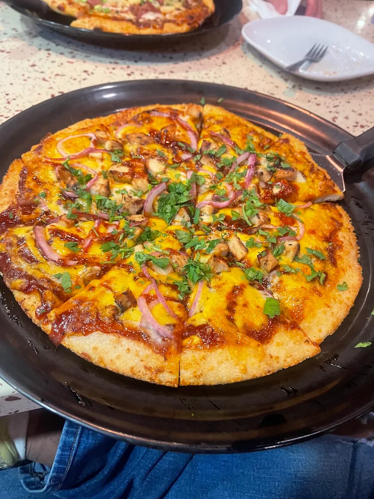 Boston's Pizza Restaurant & Sports Bar