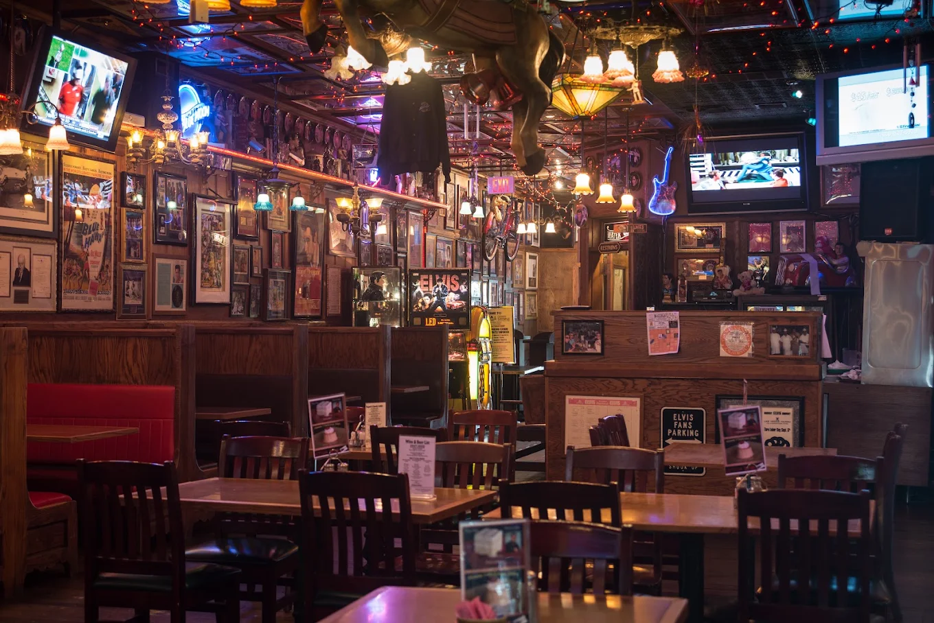 Azteca Restaurant & Lounge