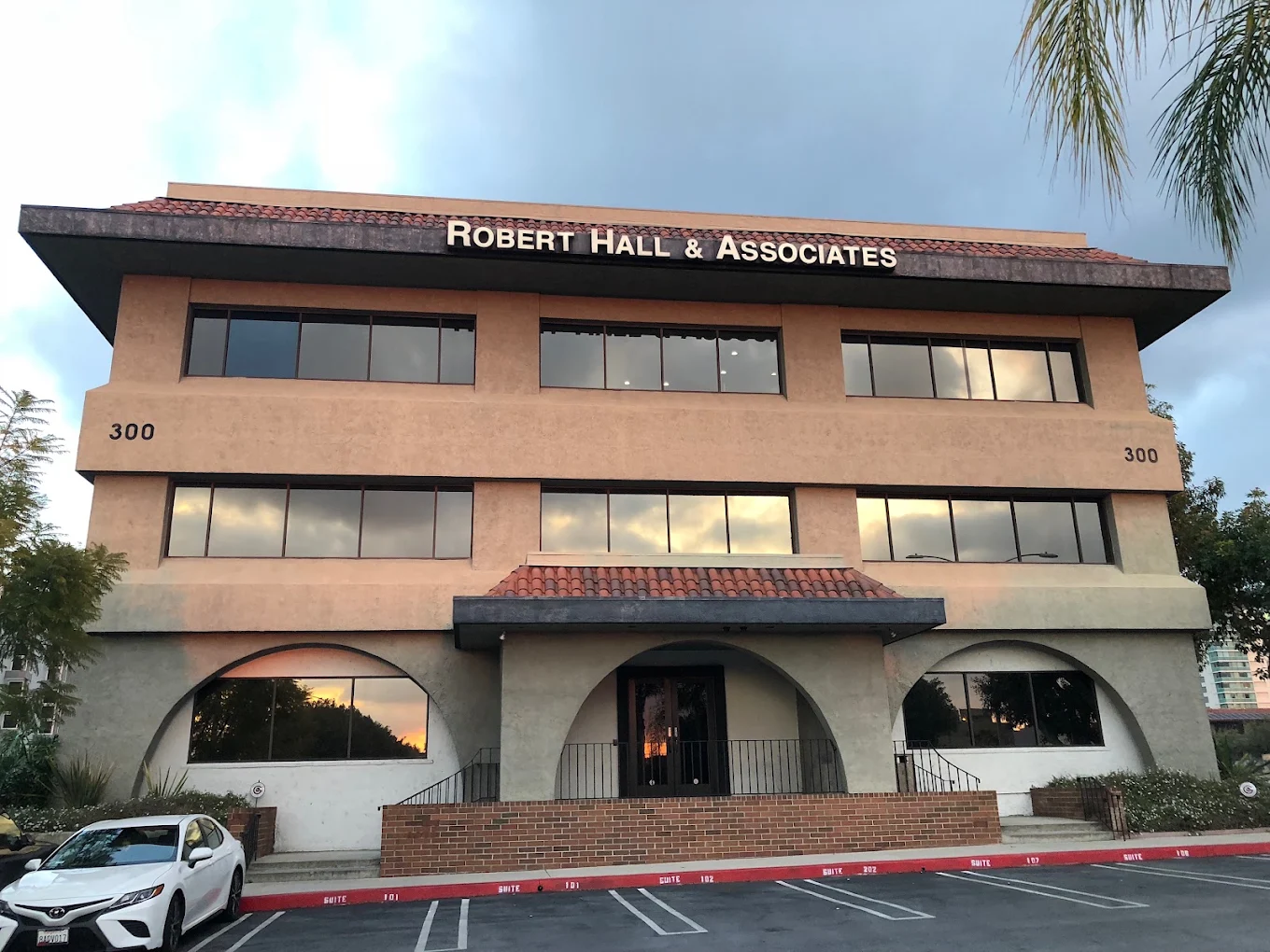 Robert Hall & Associates