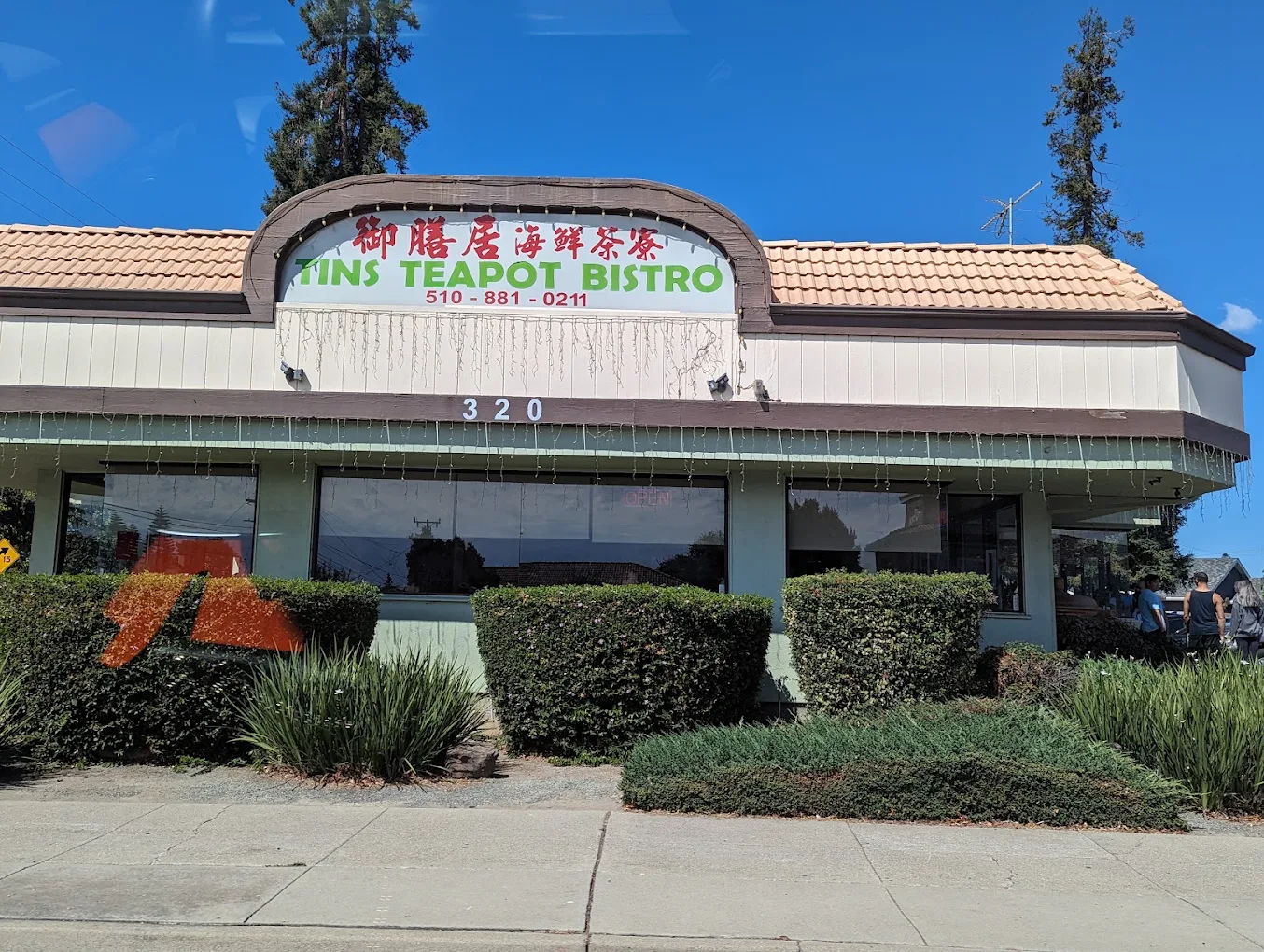 Tin's Teapot Bistro